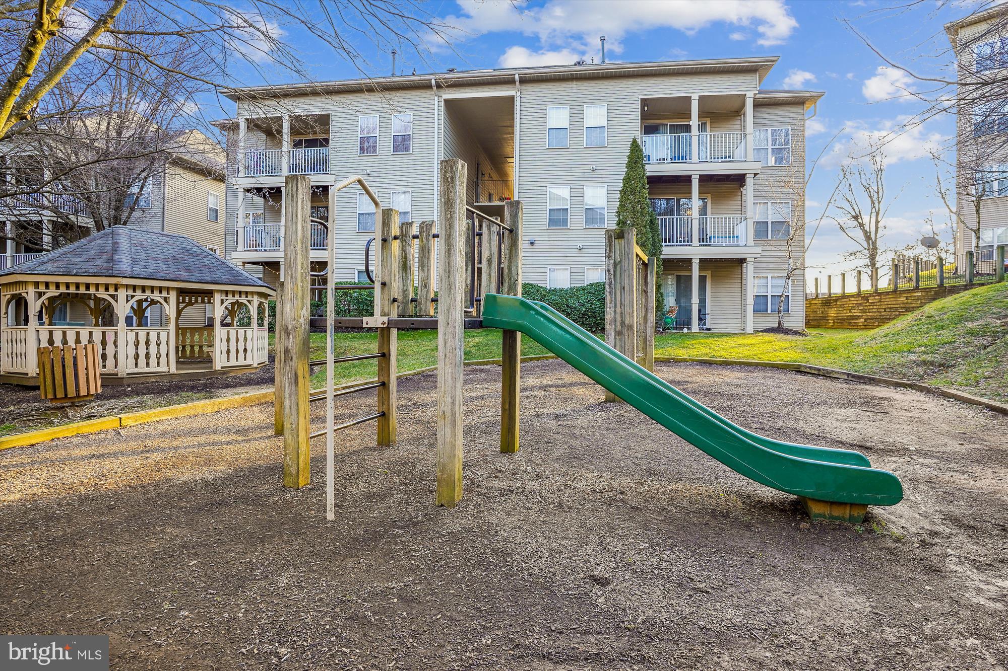 SUMMERHOUSE II CONDO - Residential Lease