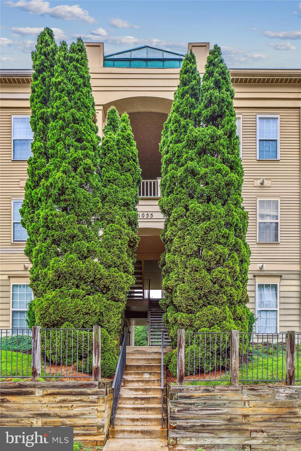 SUMMERHOUSE II CONDO - Residential Lease