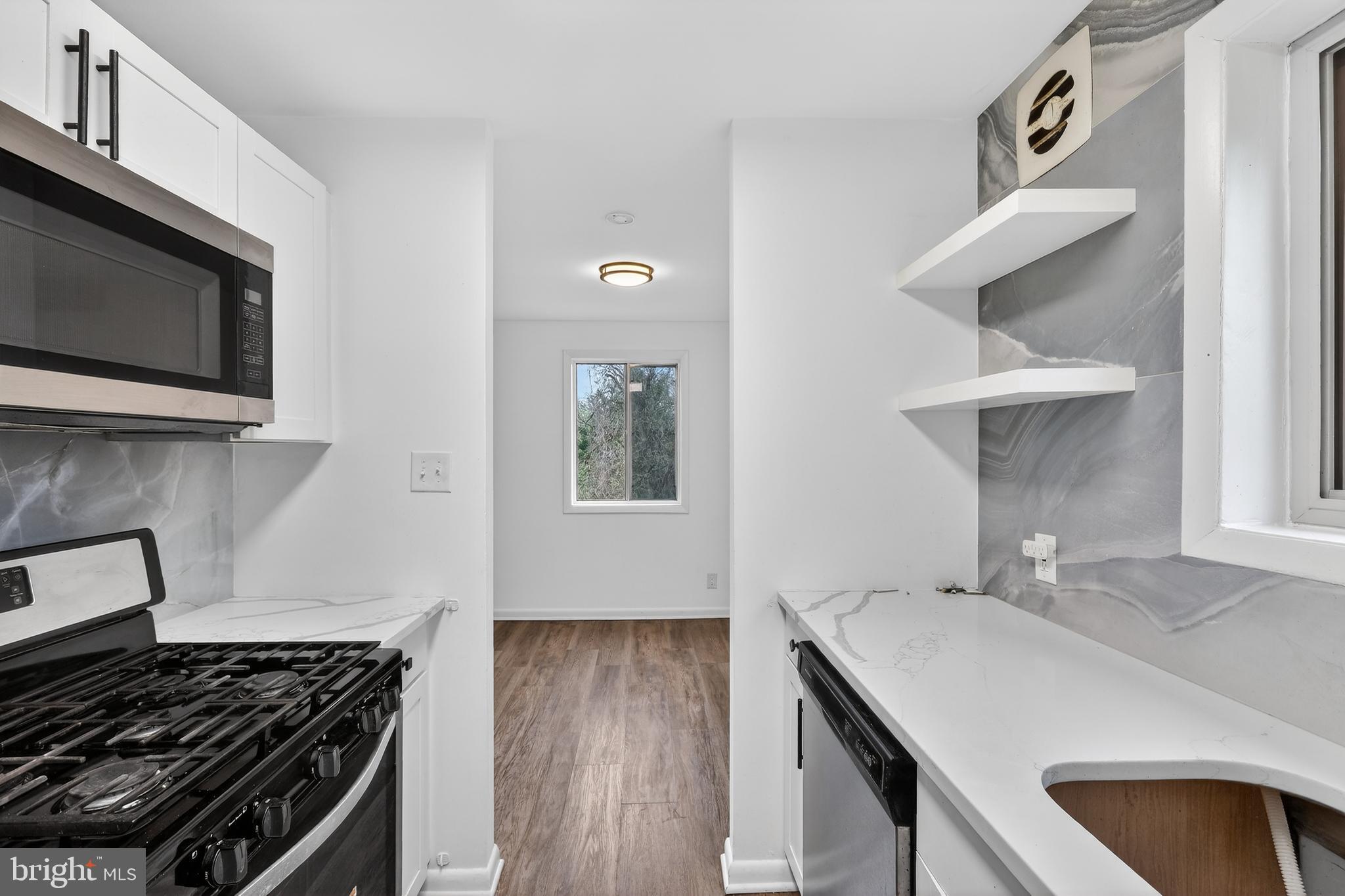 4570 MACARTHUR BOULEVARD NW 208