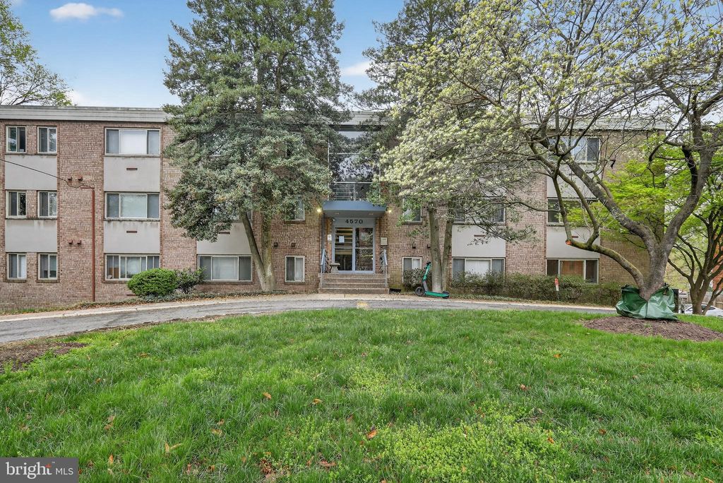 Photo of 4570 Macarthur Boulevard NW #208, WASHINGTON, DC 20007 (MLS # DCDC2252026)