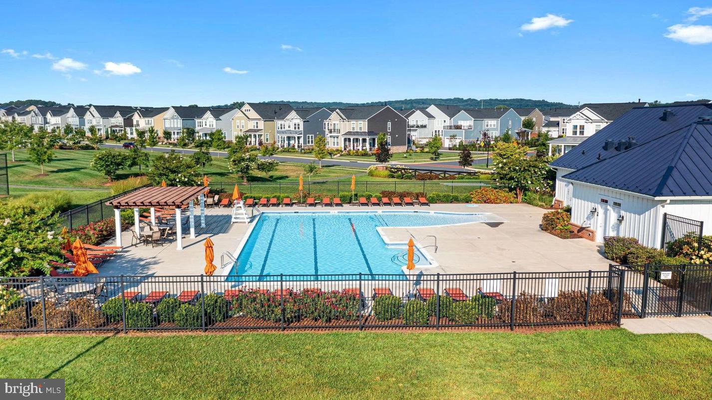 MEADOWBROOK - Residential