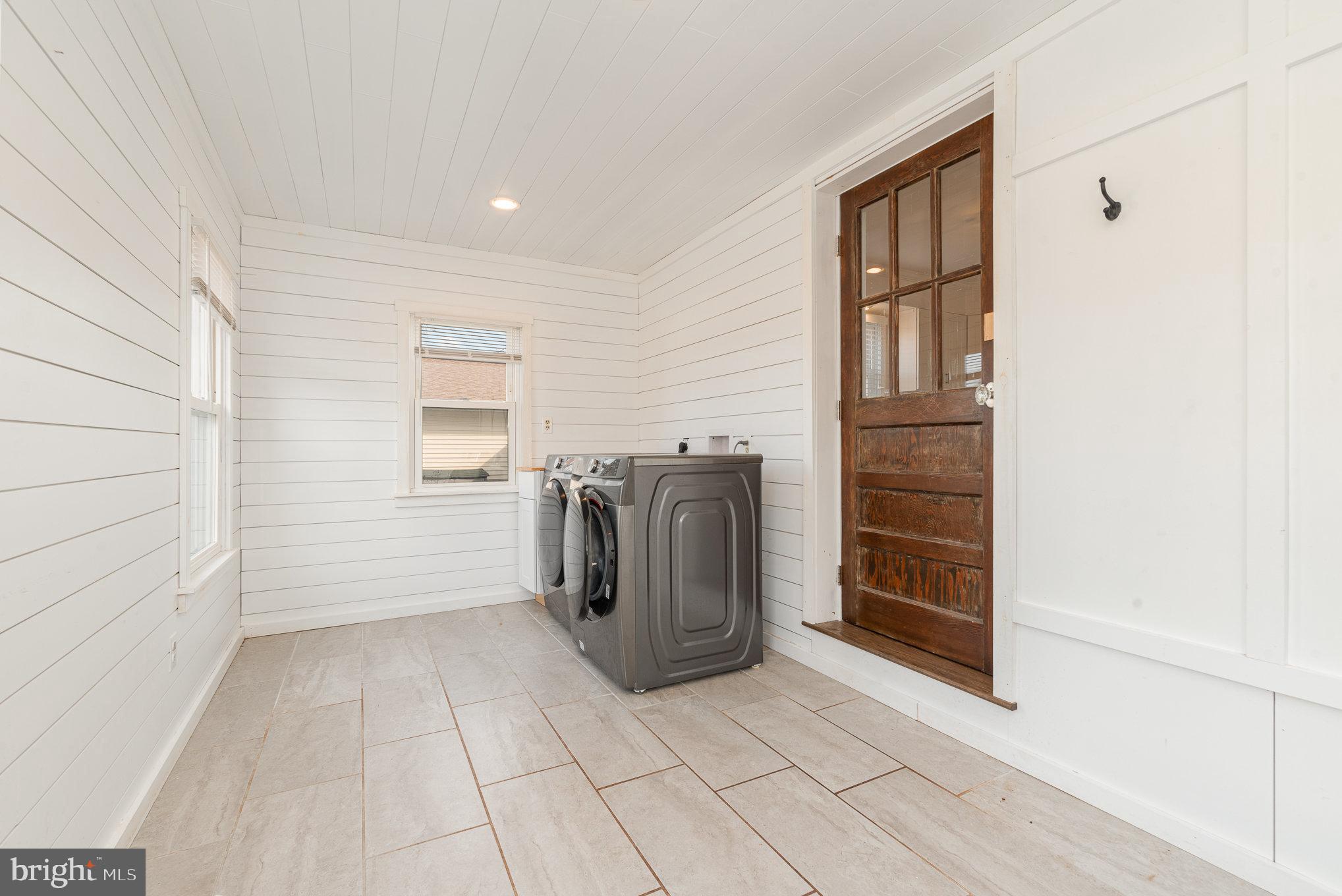 OAK HILLS - Residential Lease