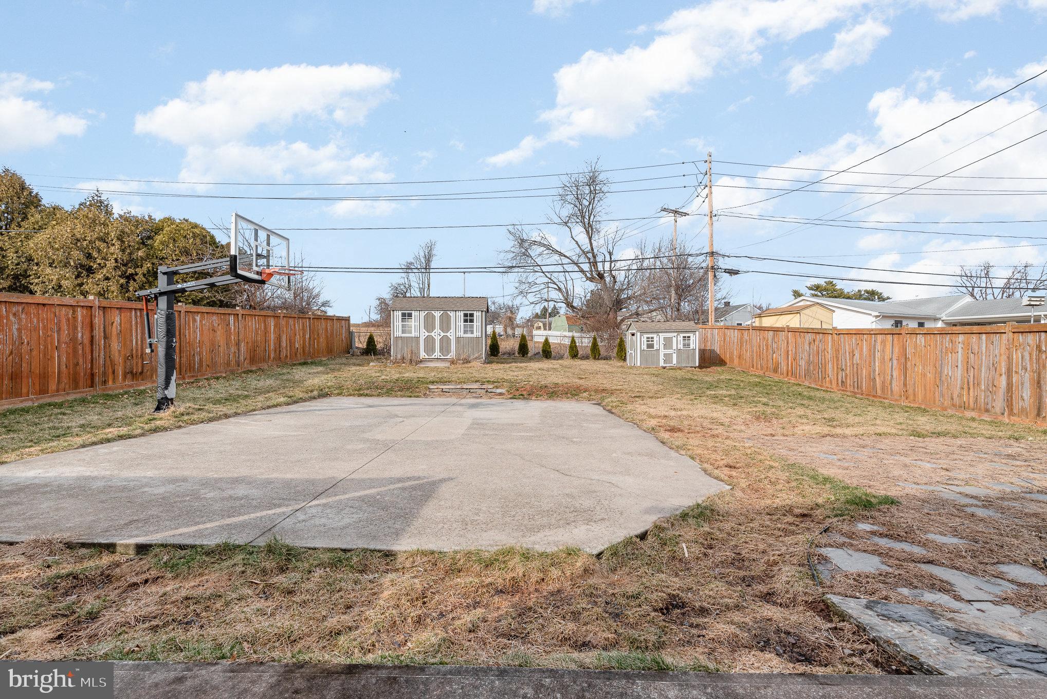 OAK HILLS - Residential Lease