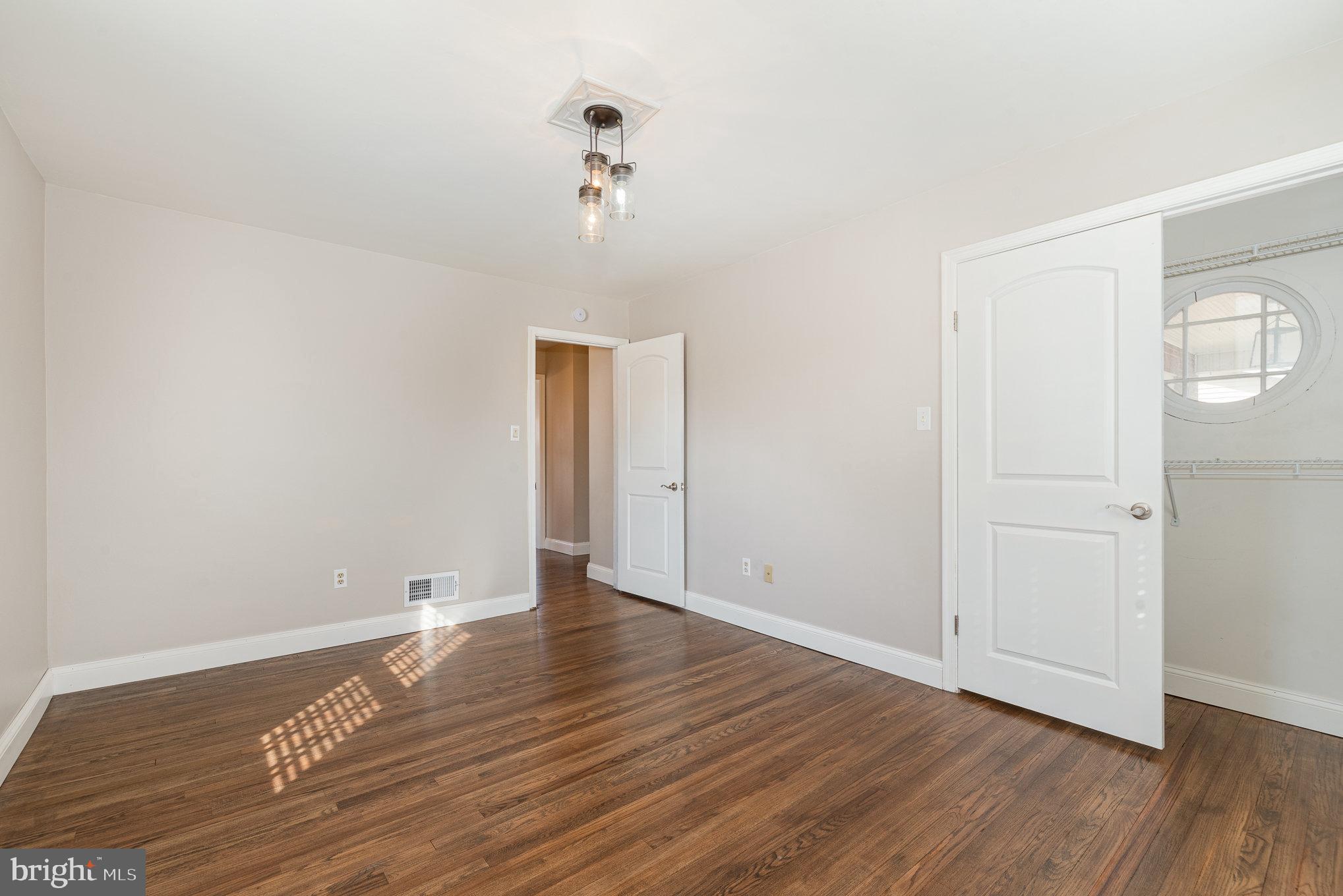 OAK HILLS - Residential Lease