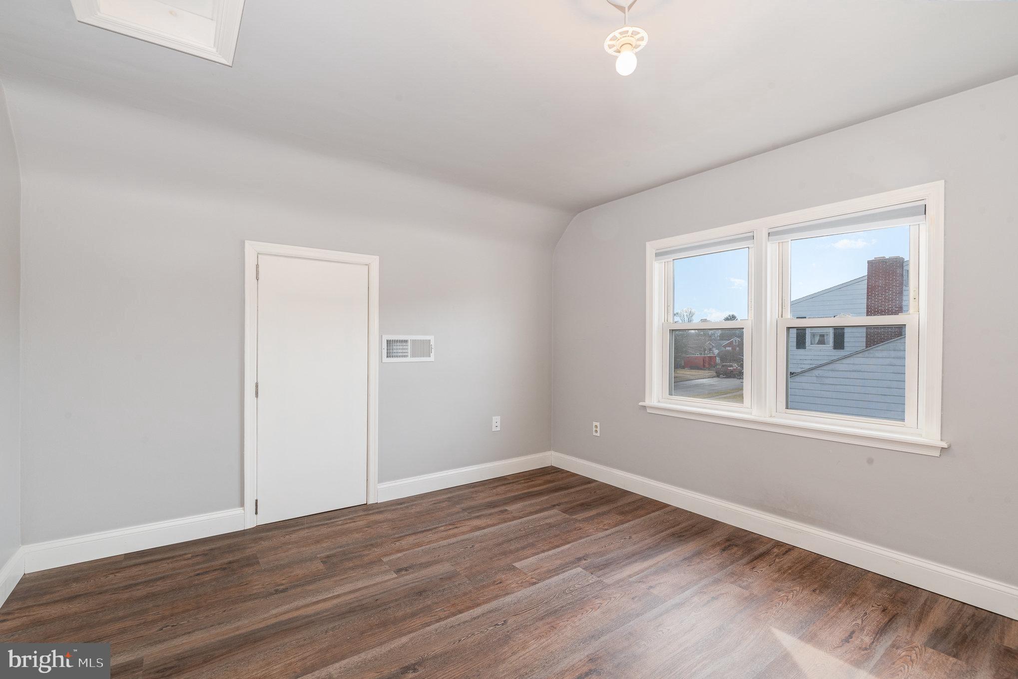 OAK HILLS - Residential Lease