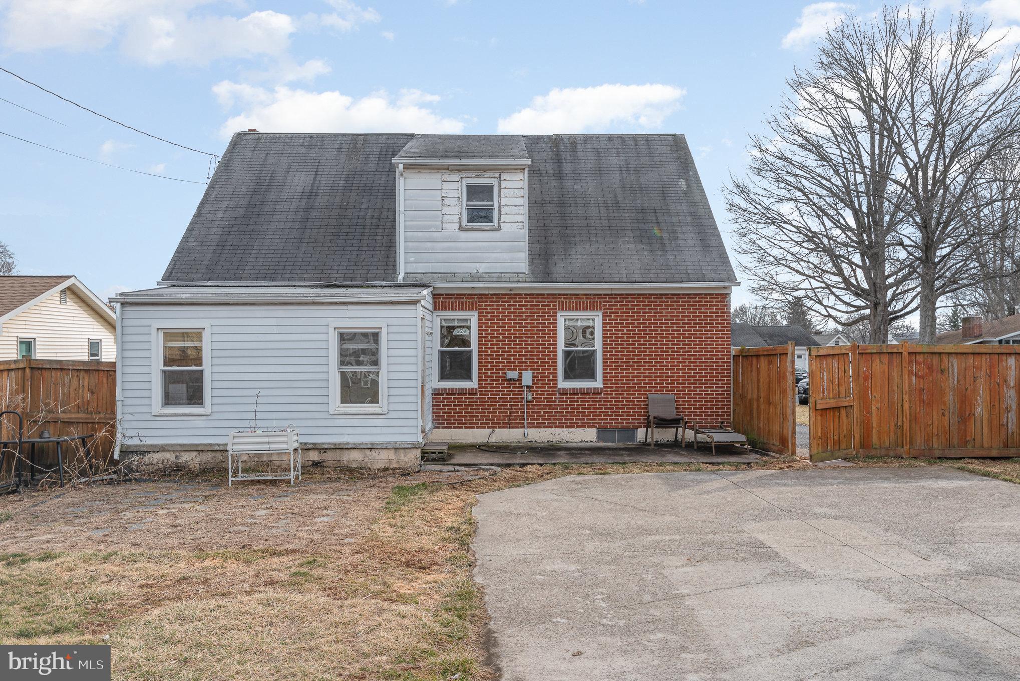 OAK HILLS - Residential Lease