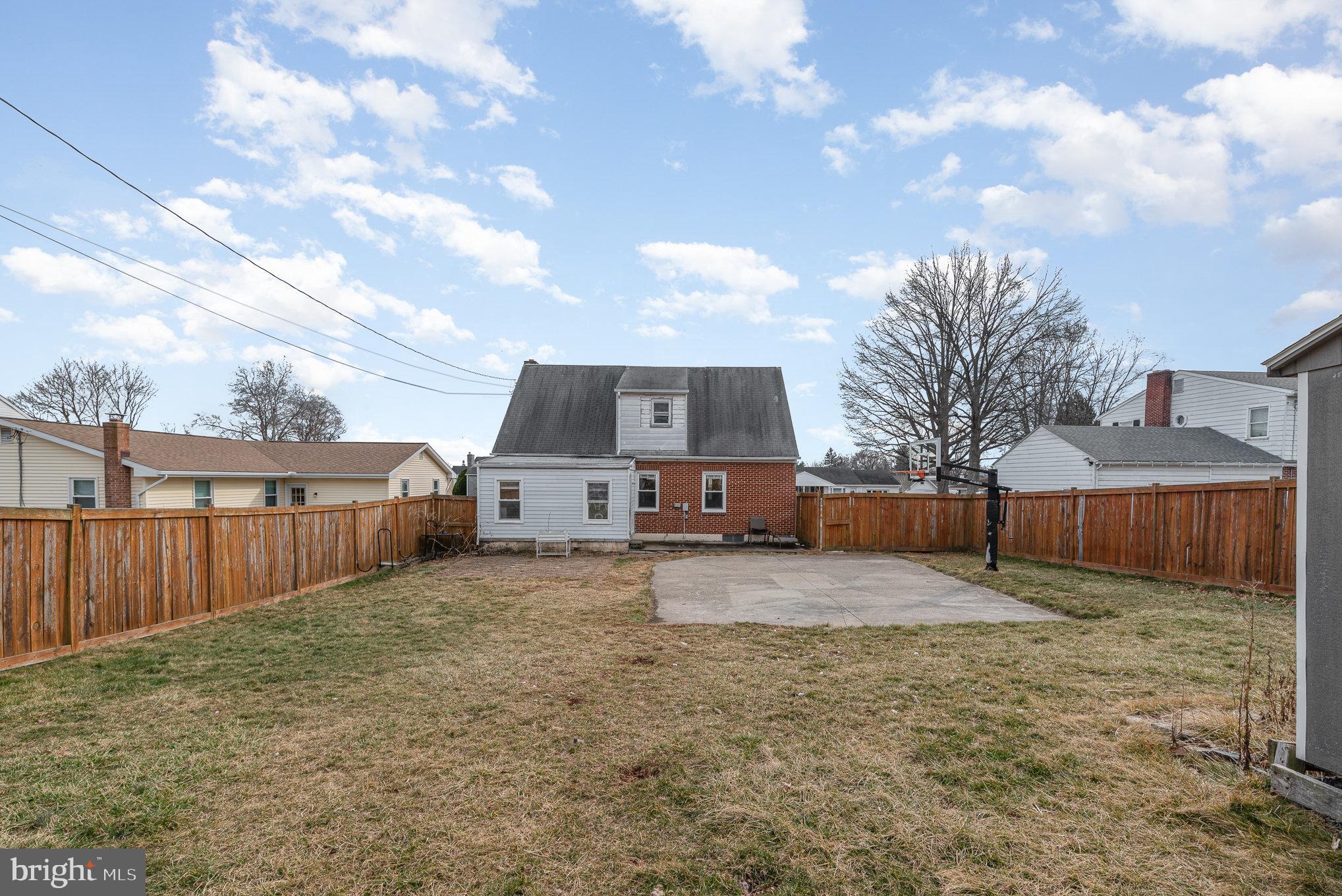 OAK HILLS - Residential Lease