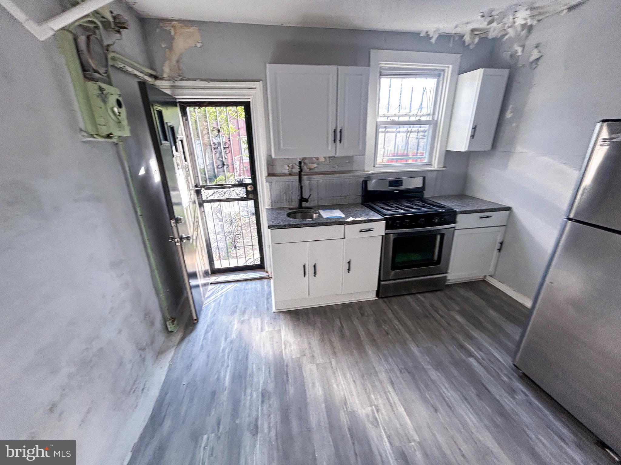 SANDTOWN-WINCHESTER - Residential
