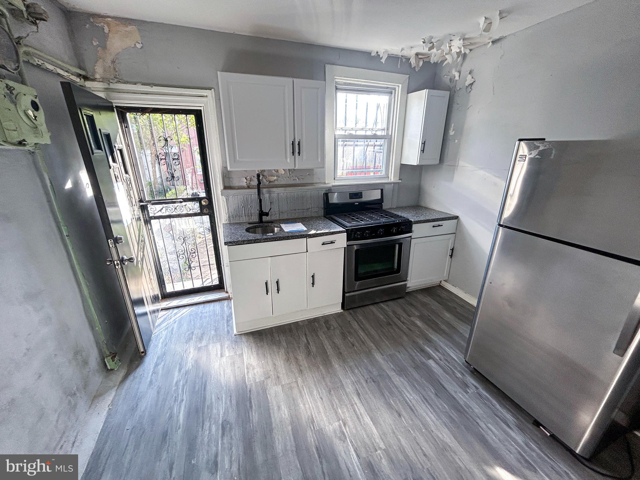 SANDTOWN-WINCHESTER - Residential