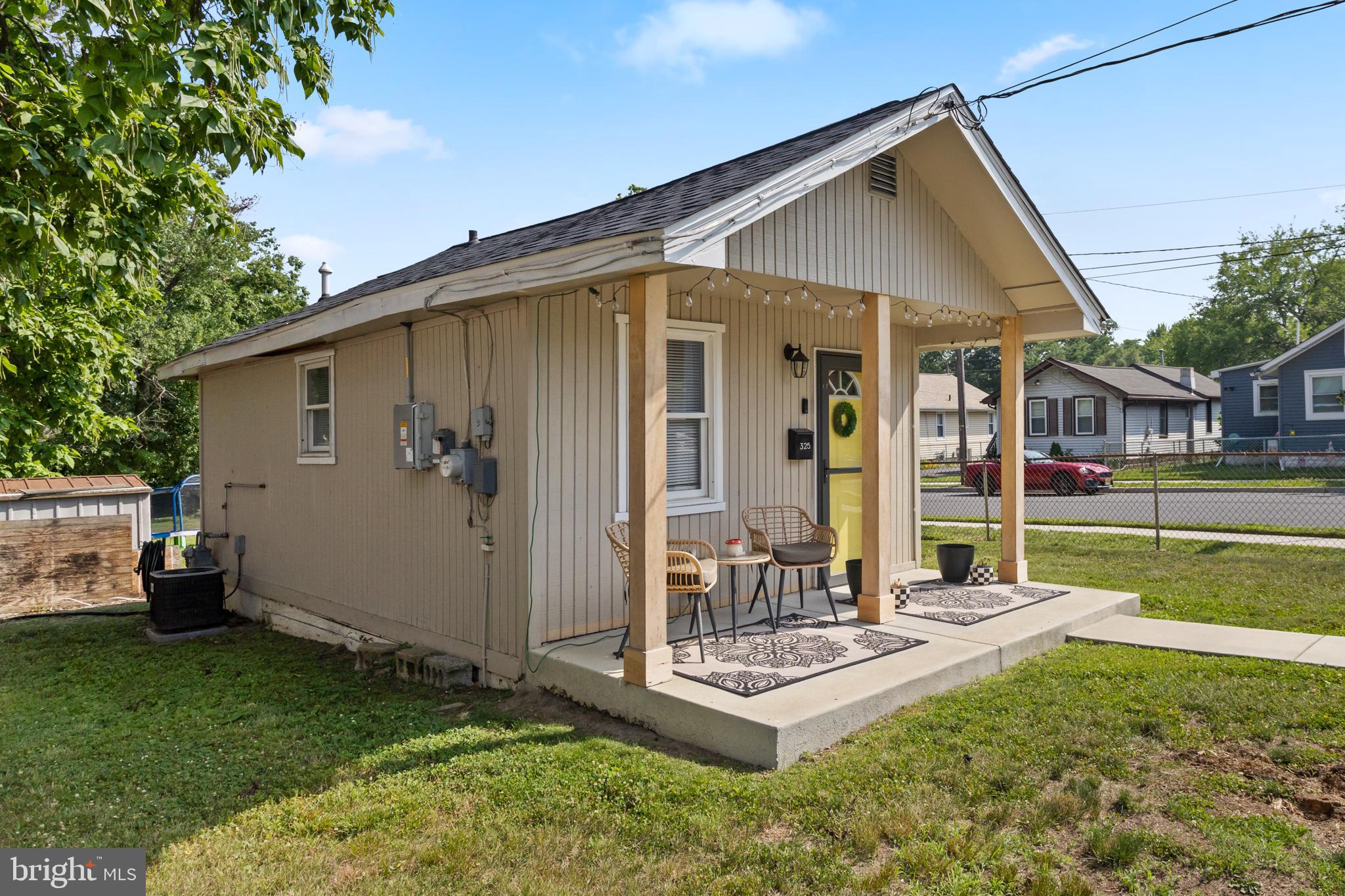 325 W EVERGREEN AVENUE