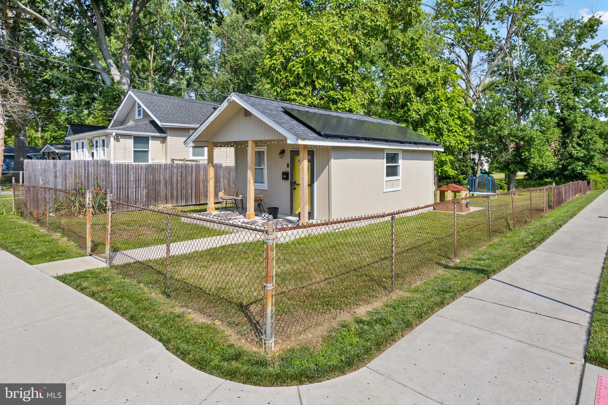 325 W EVERGREEN AVENUE