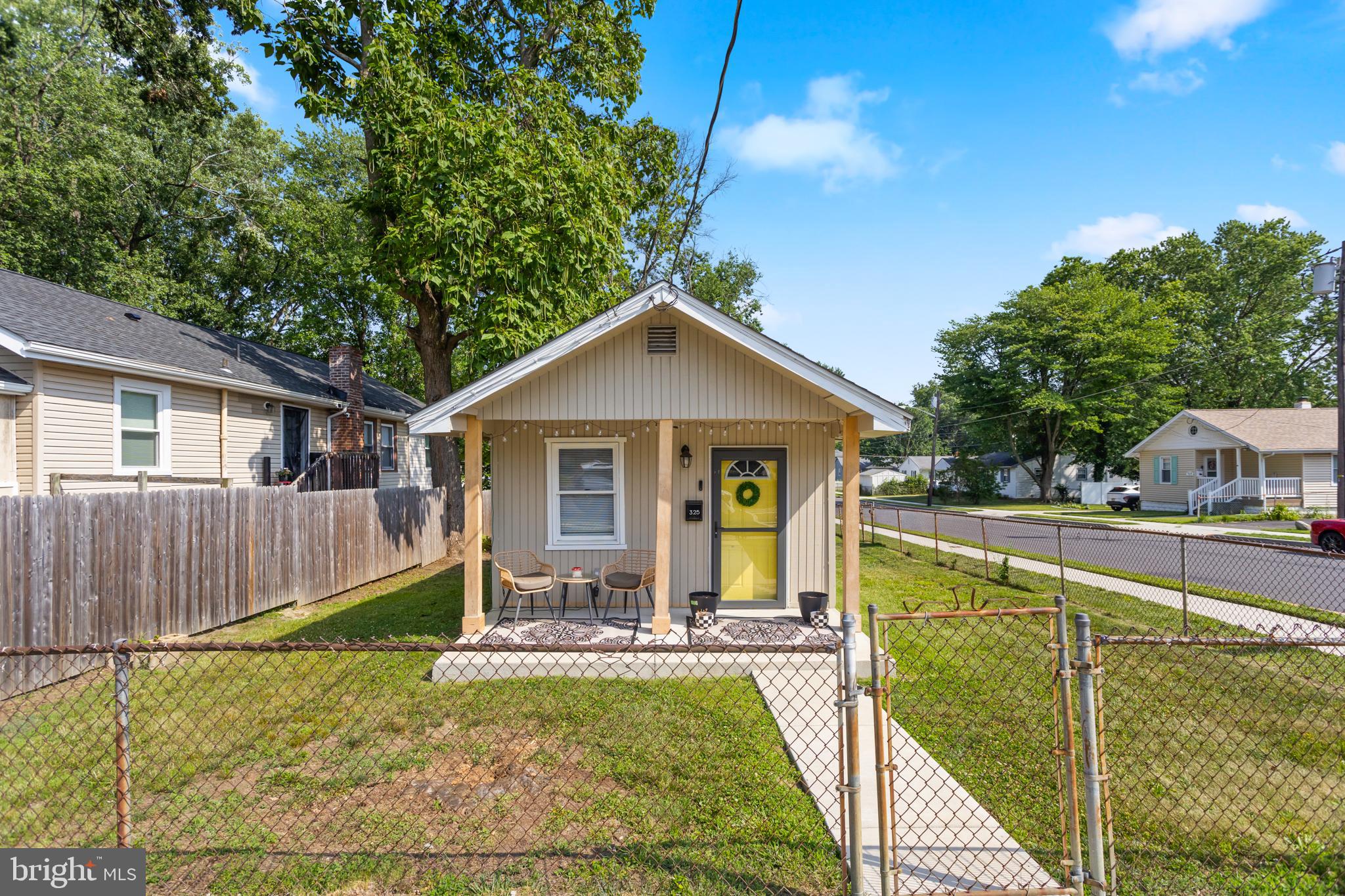 325 W EVERGREEN AVENUE