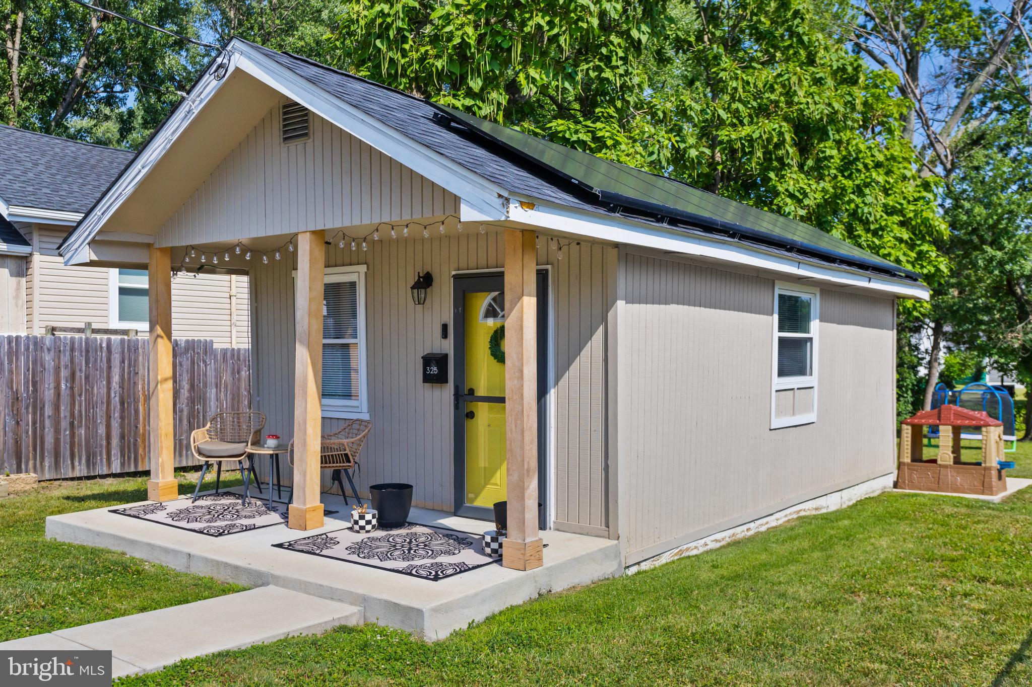 325 W EVERGREEN AVENUE