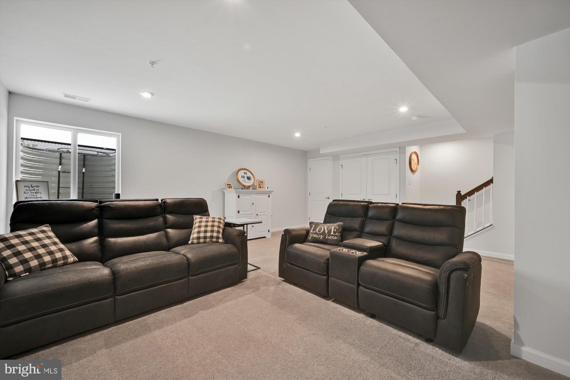 MONTGOMERY VIEW - Residential