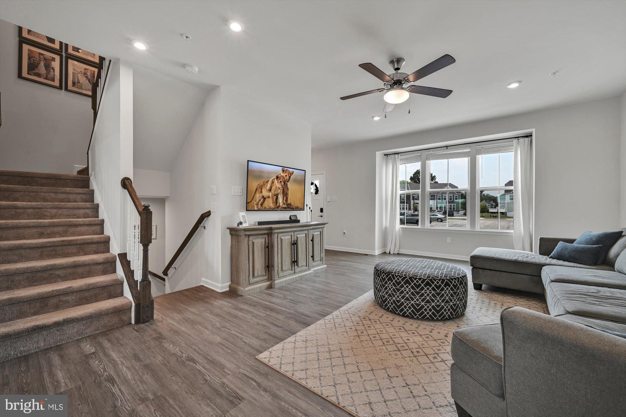 MONTGOMERY VIEW - Residential