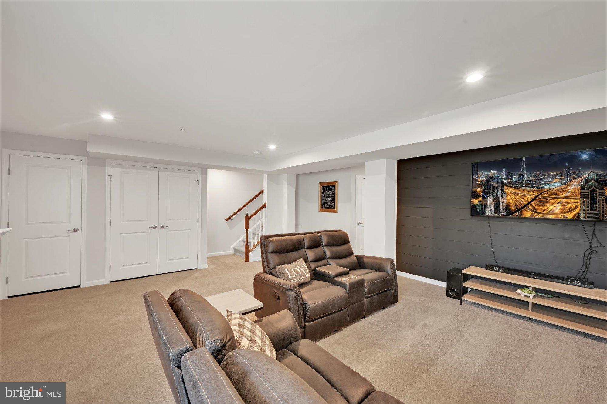 MONTGOMERY VIEW - Residential