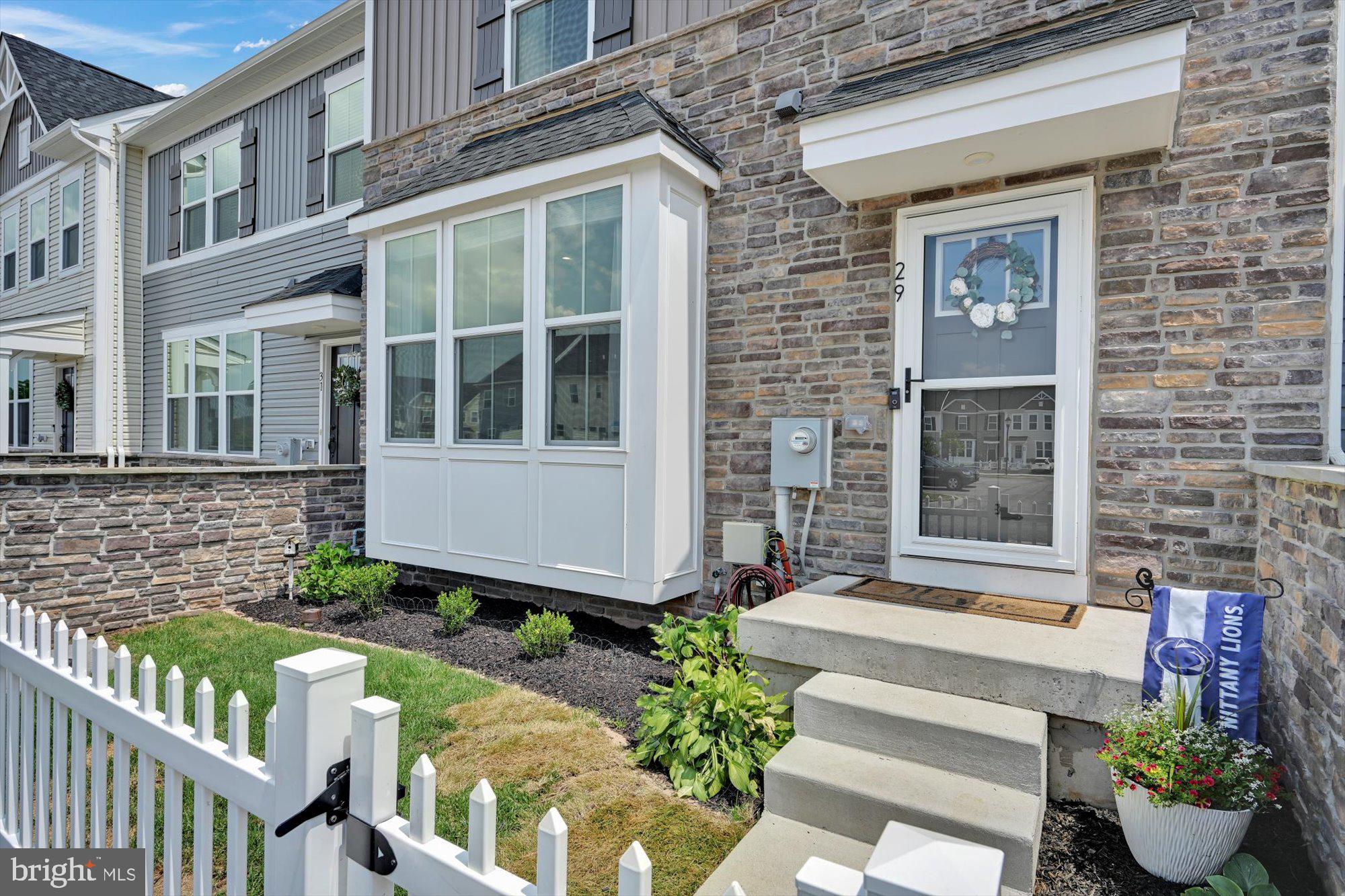 MONTGOMERY VIEW - Residential