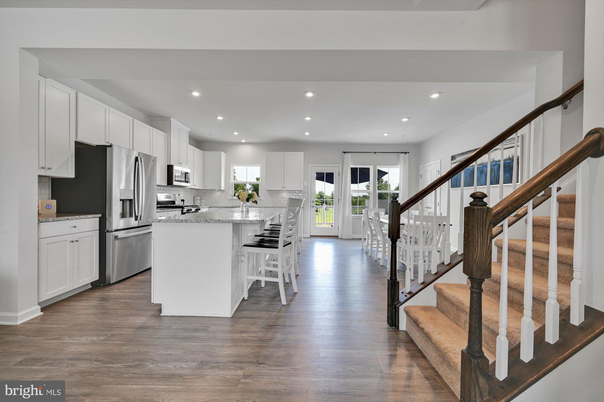 MONTGOMERY VIEW - Residential