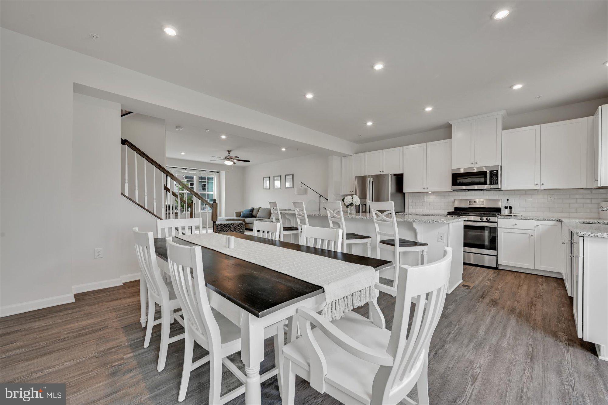 MONTGOMERY VIEW - Residential