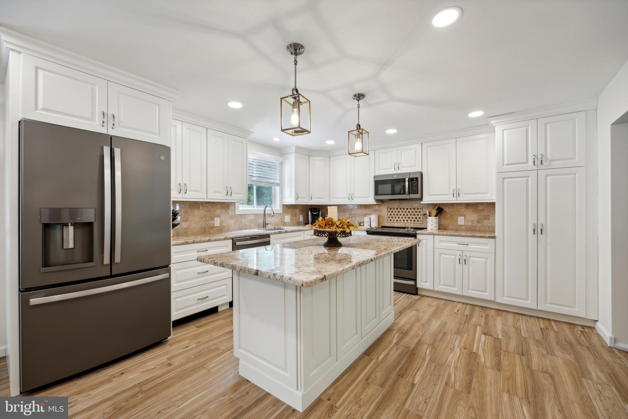 FEASTERVILLE - Residential