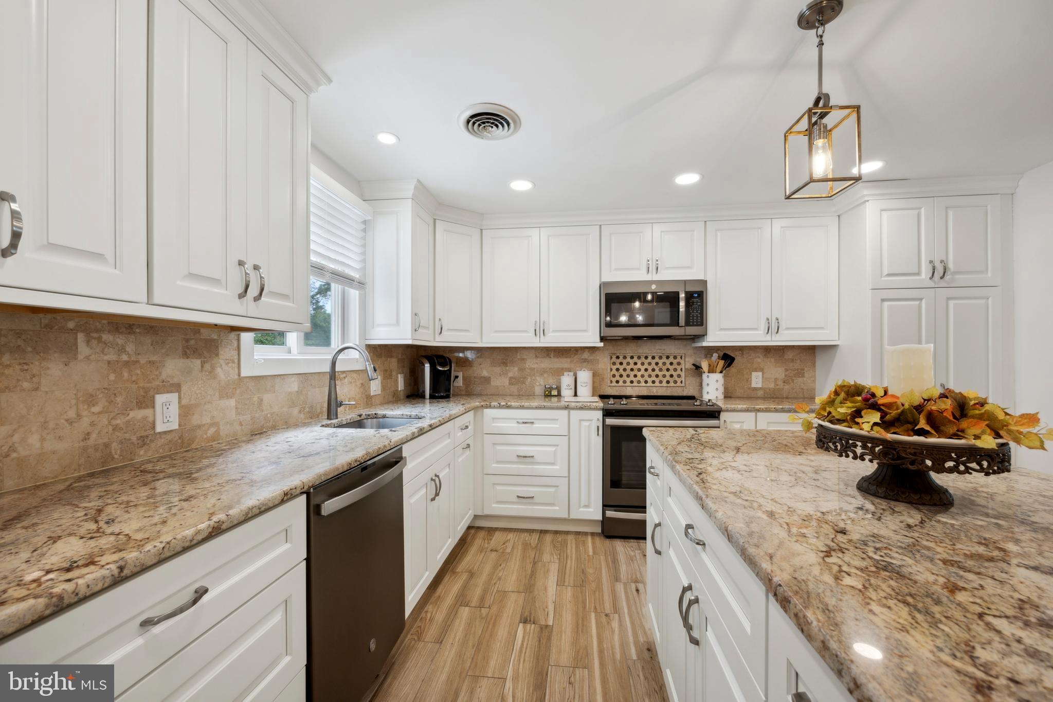 FEASTERVILLE - Residential