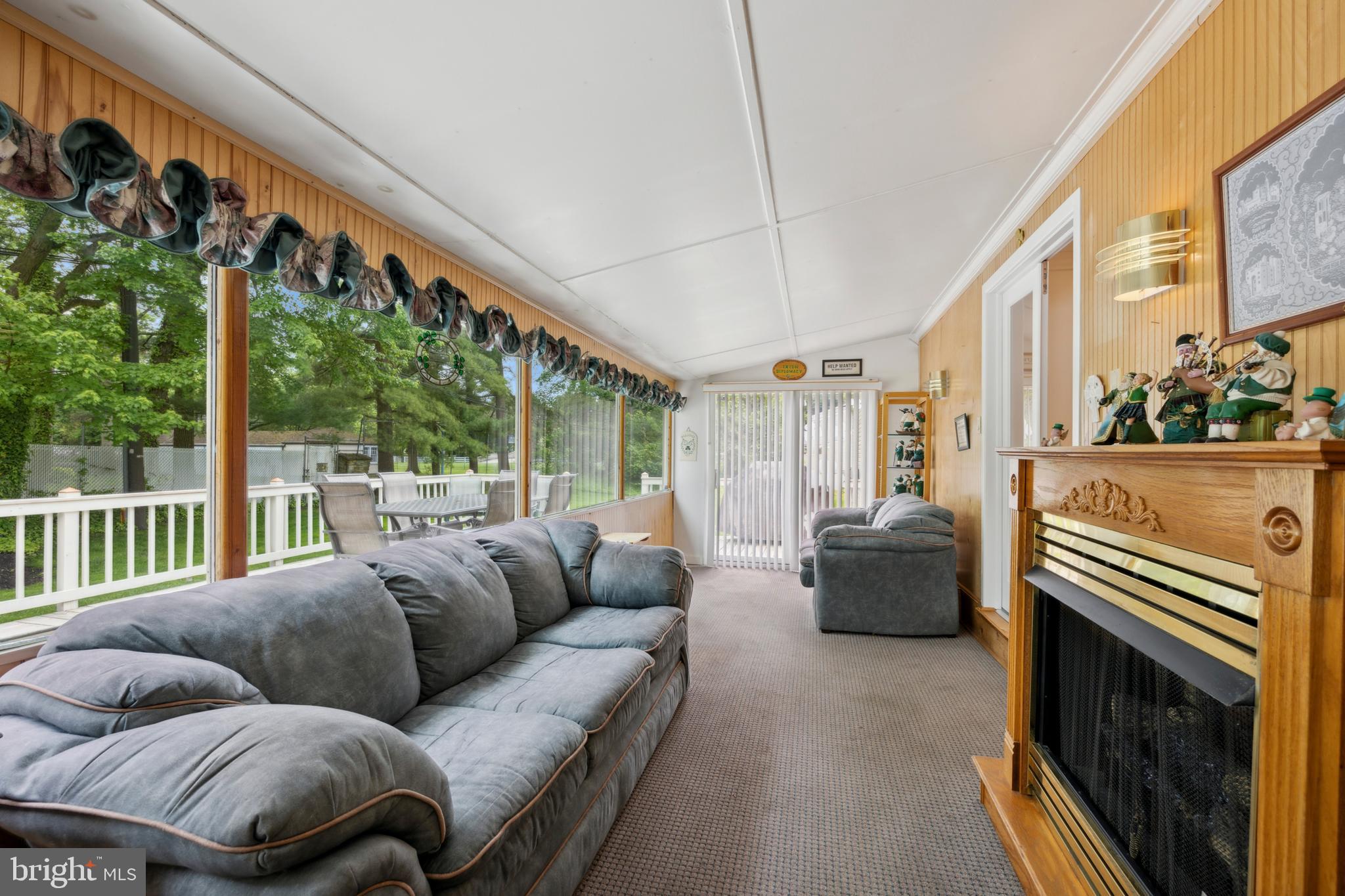 FEASTERVILLE - Residential