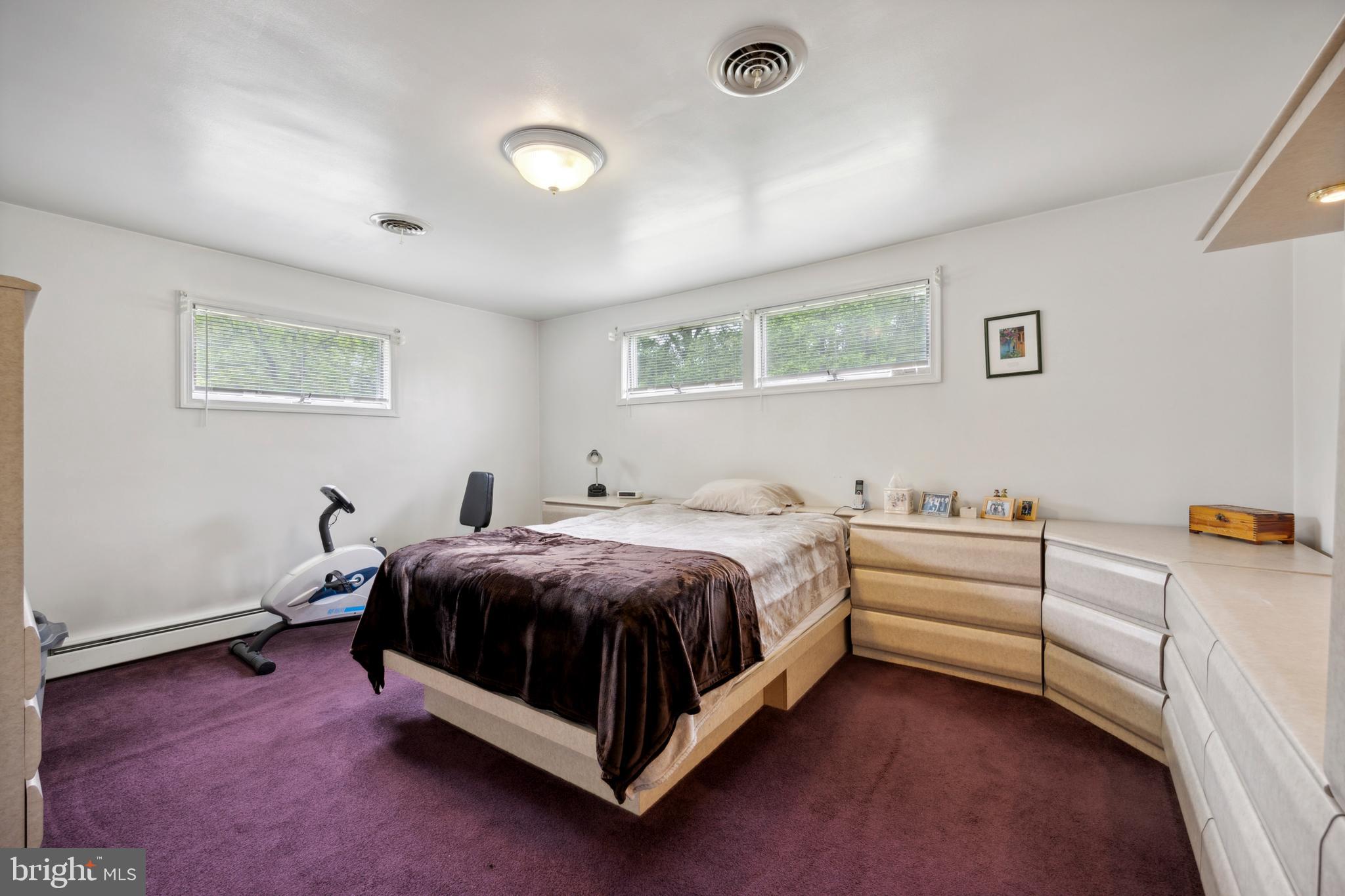 FEASTERVILLE - Residential