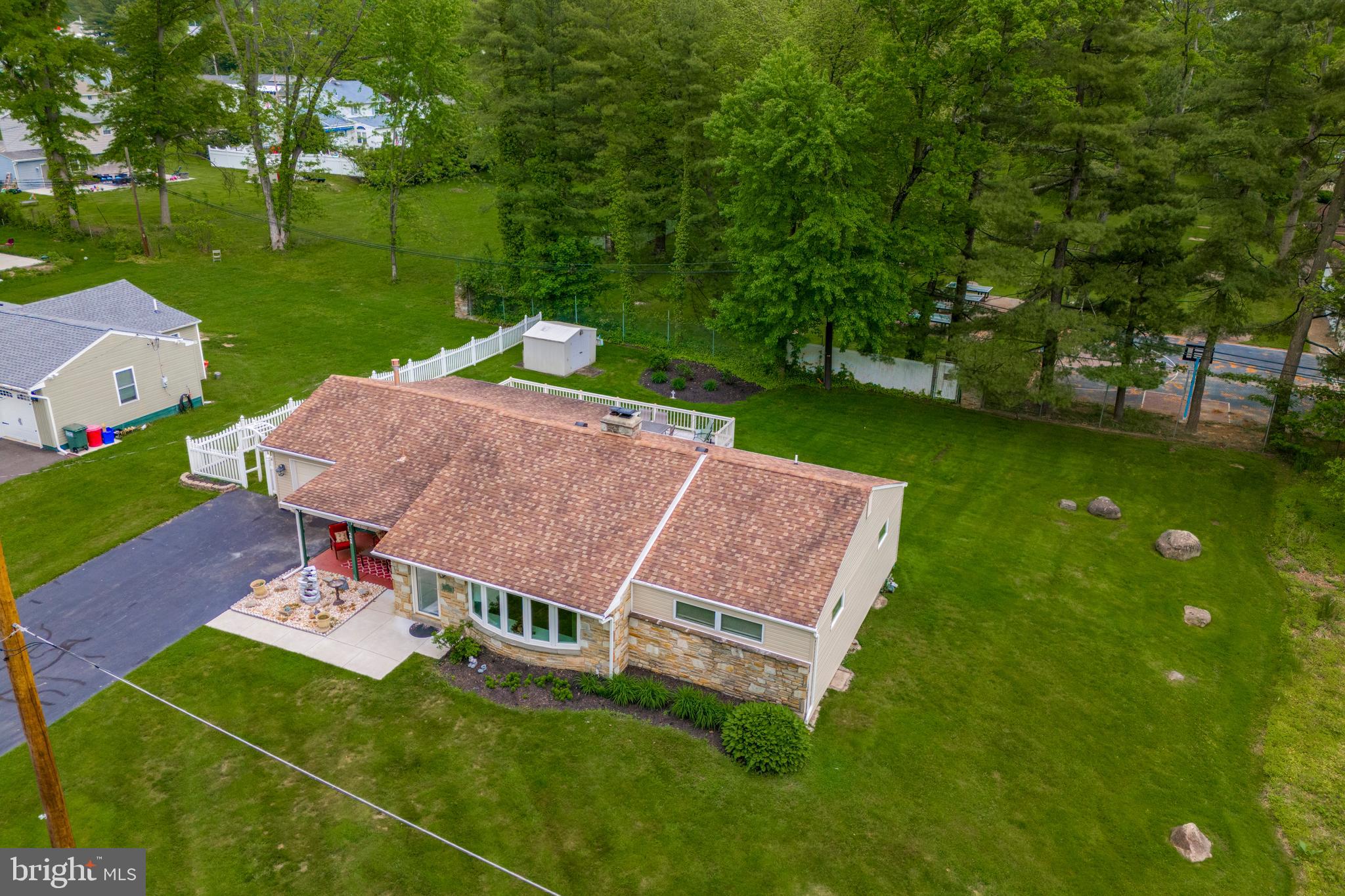 FEASTERVILLE - Residential