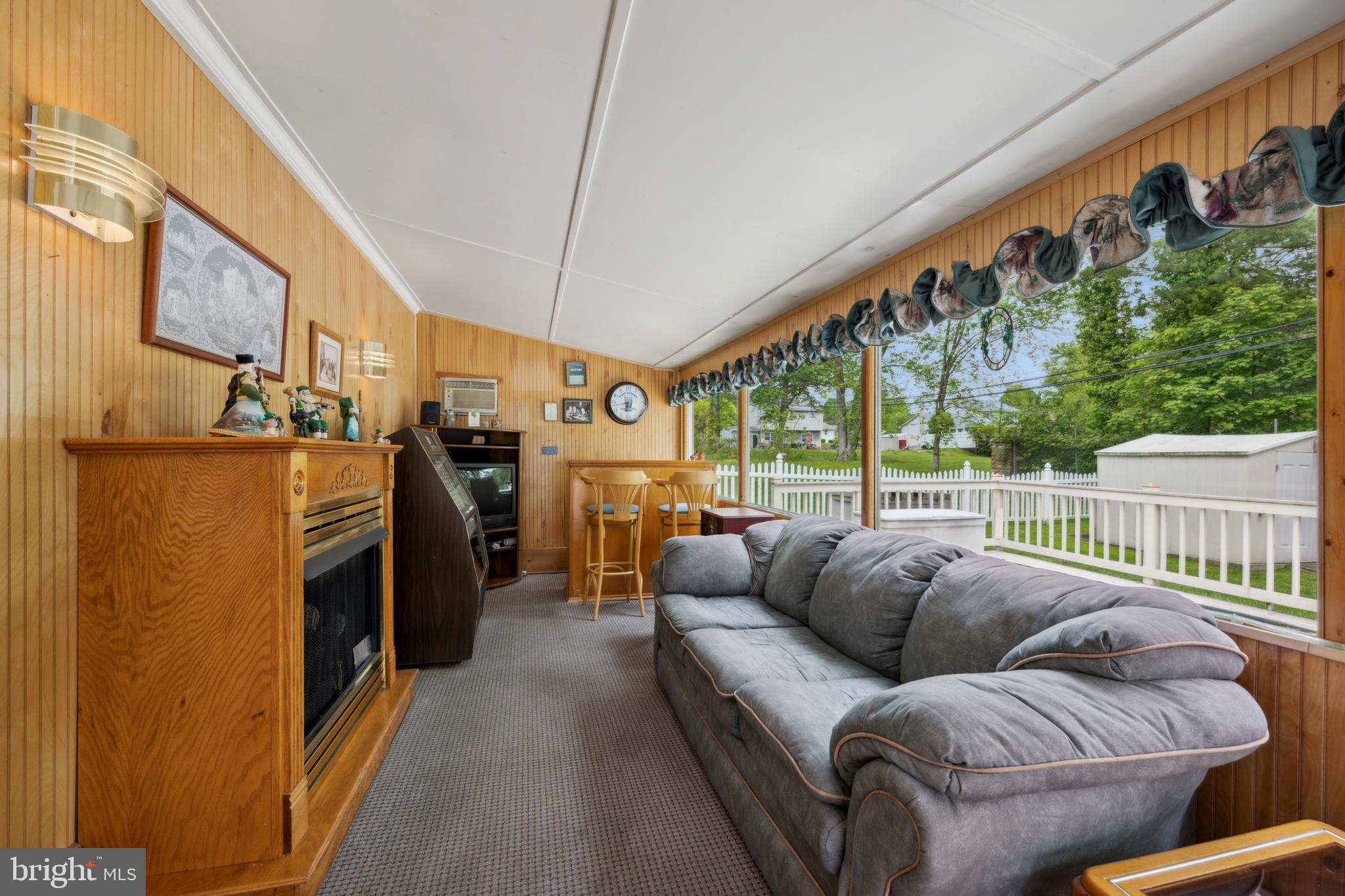 FEASTERVILLE - Residential