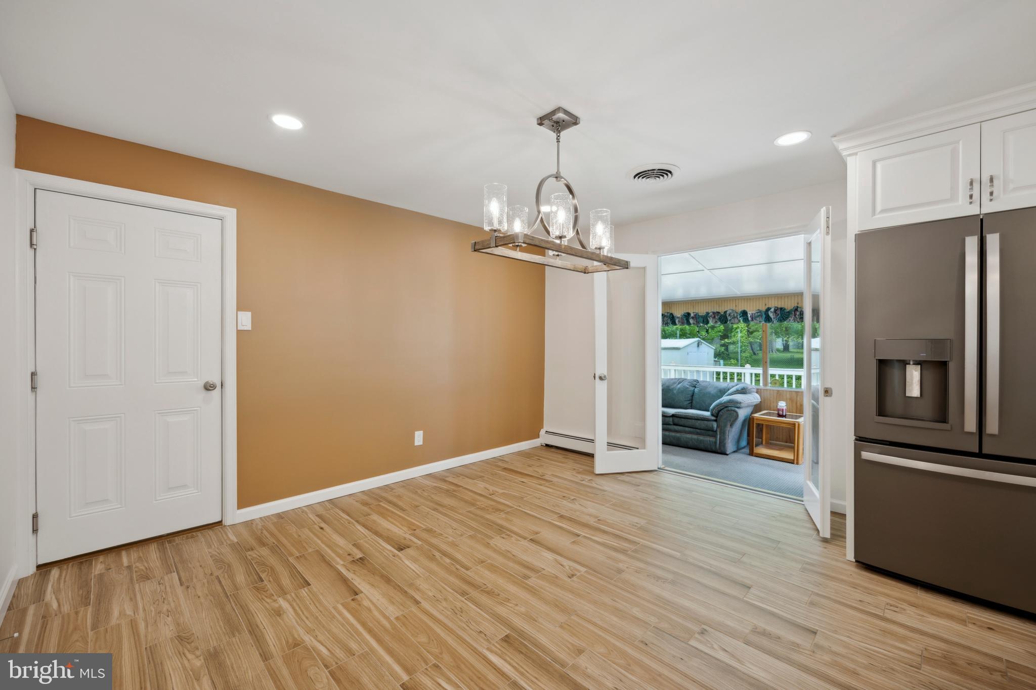 FEASTERVILLE - Residential