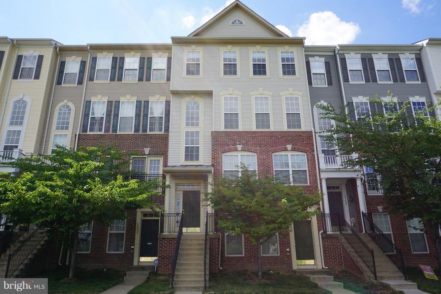 Beautiful 2 level townhome style condo with 3bd,2.5bth & 1-car garage, NEW CARPET, FRESHLY PAINTED, Spacious open floor plan w/granite countertop & stainless steel appliances.Master bd with two closets, luxurious master bath with soaking tub and separate shower. Community offer low condo fee with pool, tennis courts & club house! Close to VRE train, shopping, Potomac Town Center, I95 and Quantico.