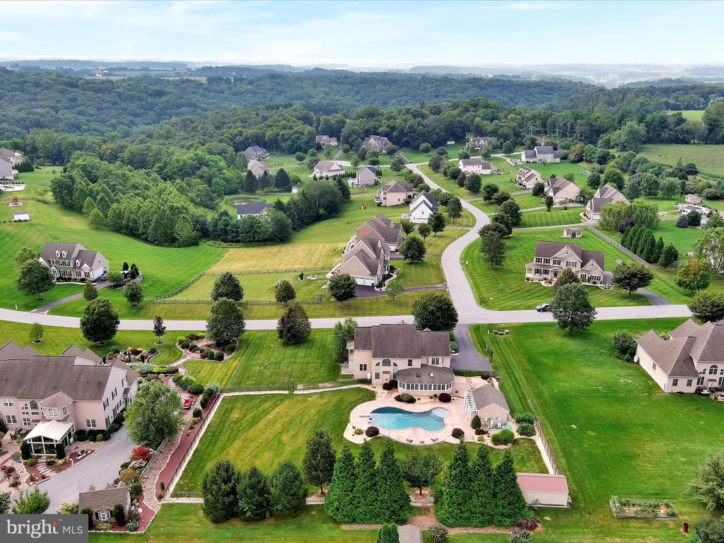 Photo of 7 FERNSLER DR, QUARRYVILLE, PA 17566 (MLS # PALA2038826)