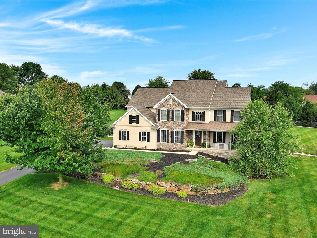 Photo of 7 FERNSLER DR, QUARRYVILLE, PA 17566 (MLS # PALA2038826)