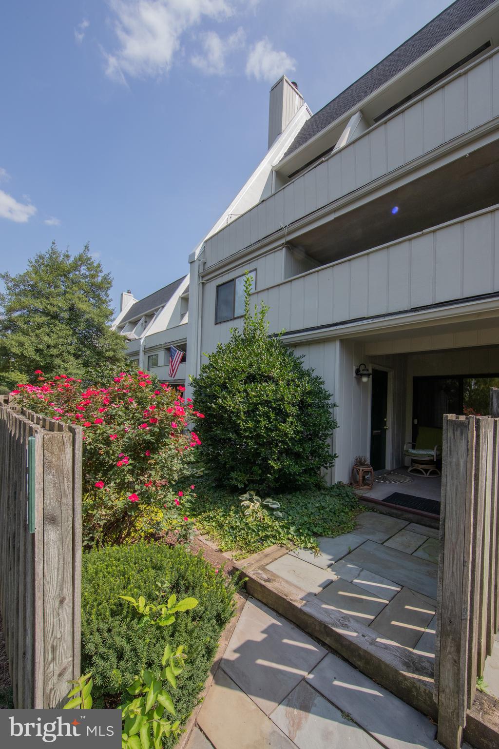 SUMMIT HOUSE - Residential