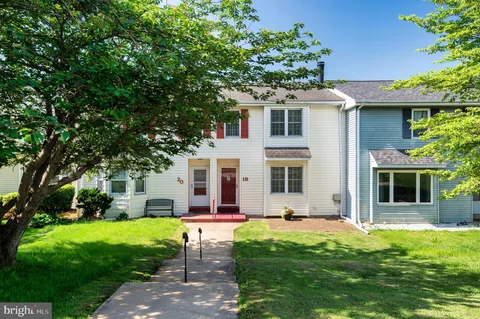 18 E Green Valley Circle, Newark, DE MLS: DENC2076824