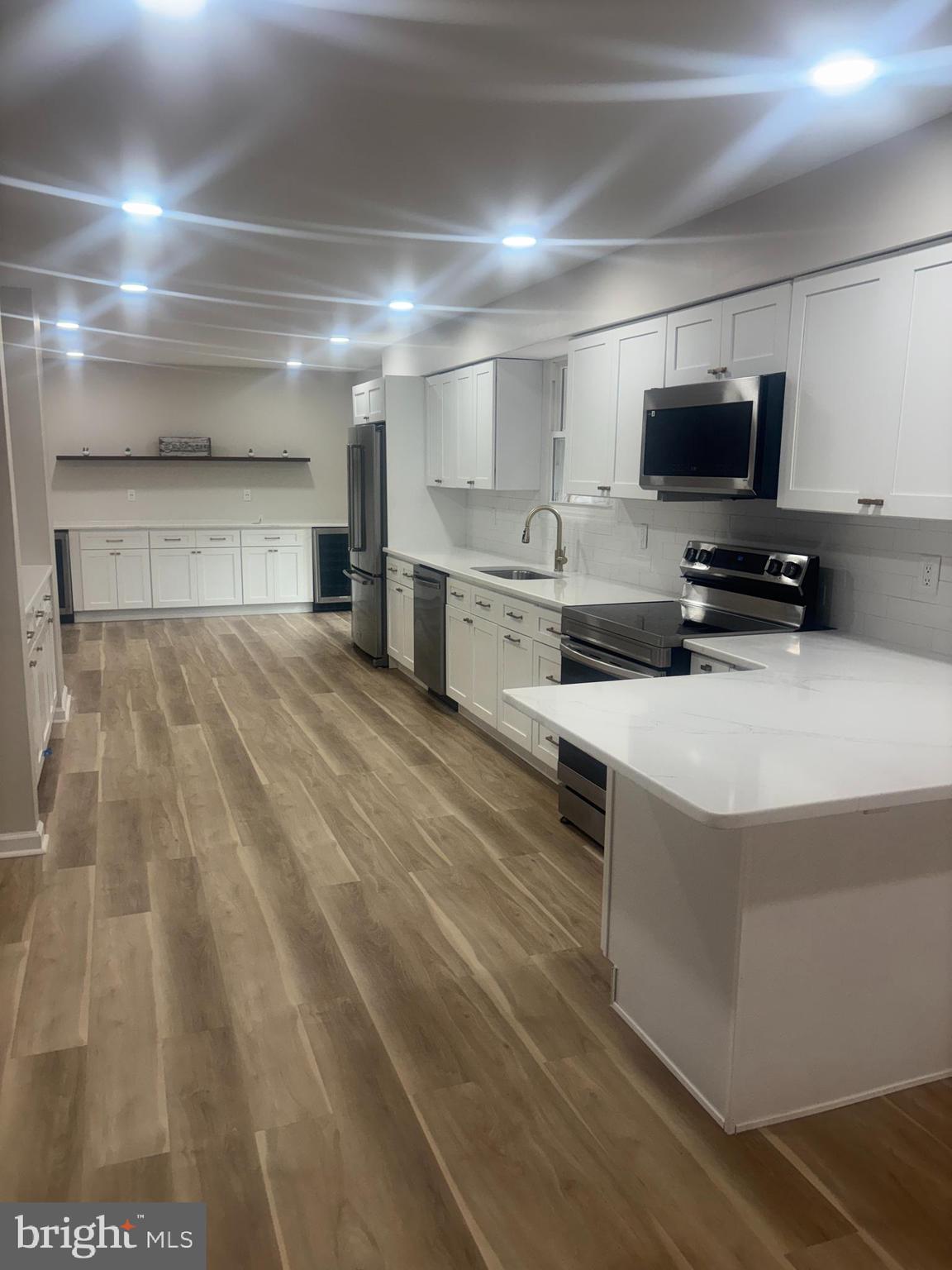 8 VILLANOVA COURT
