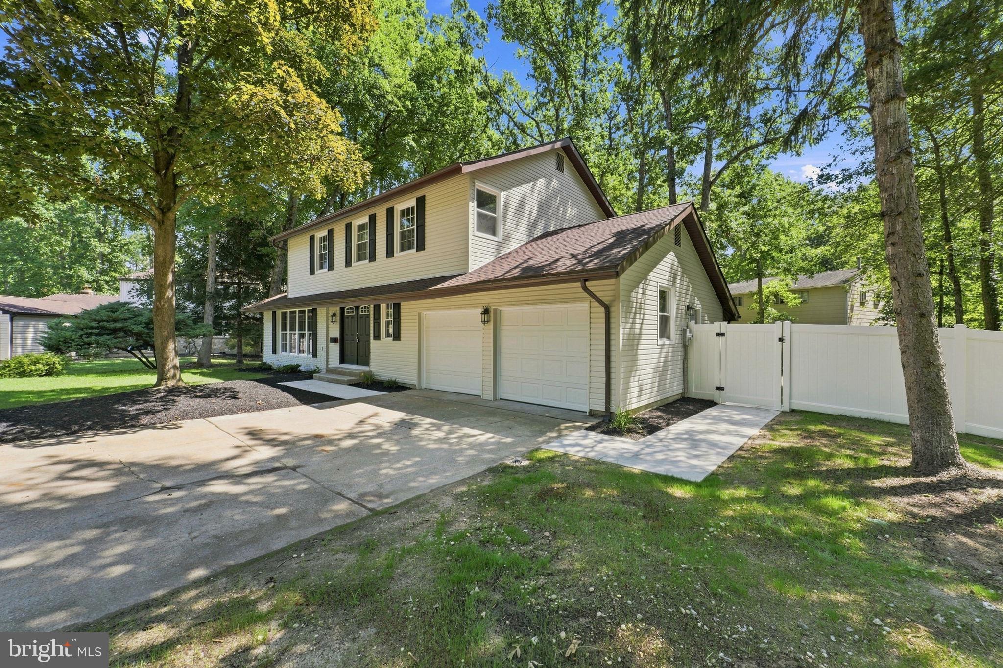 8 VILLANOVA COURT