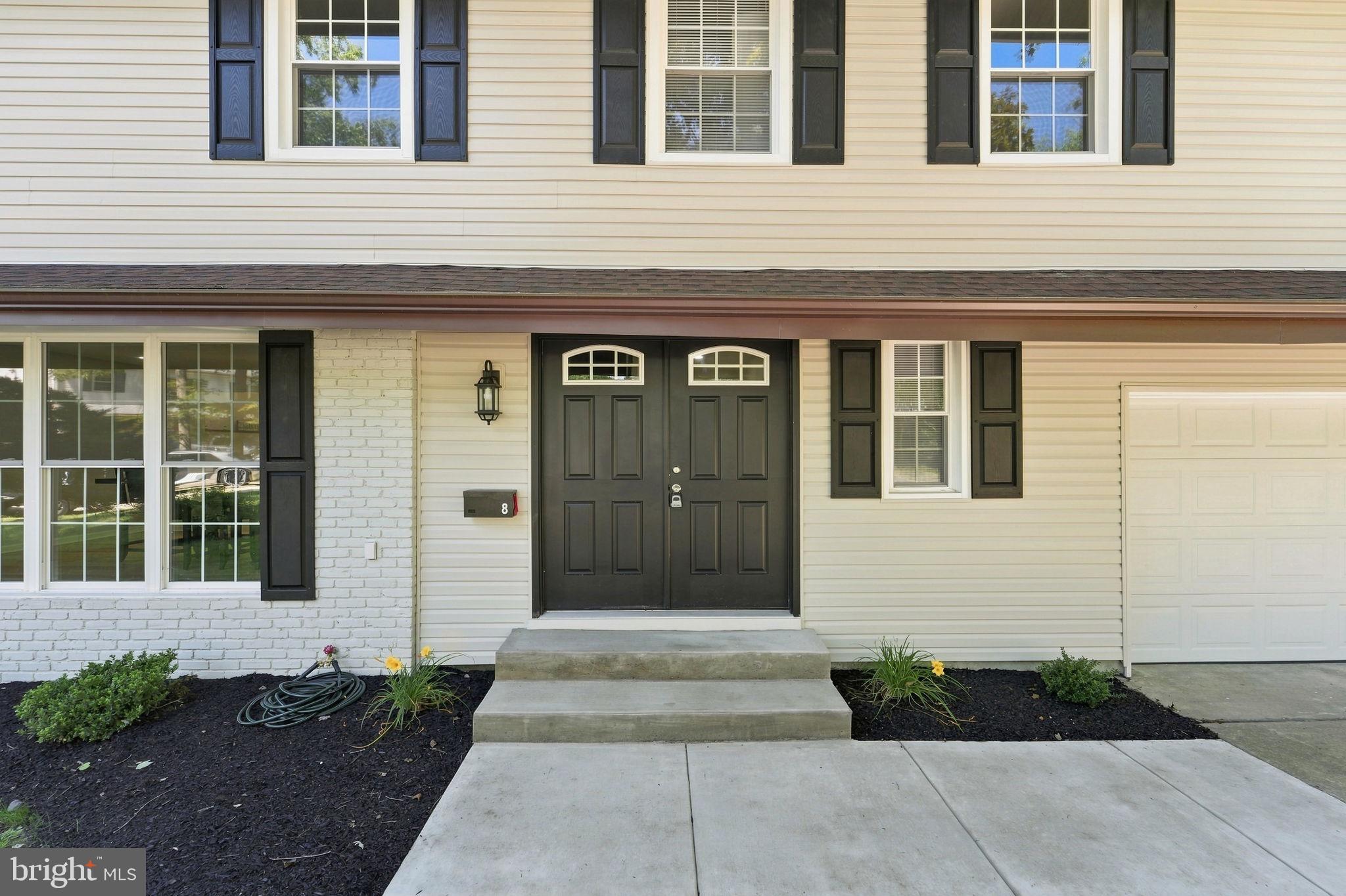 8 VILLANOVA COURT