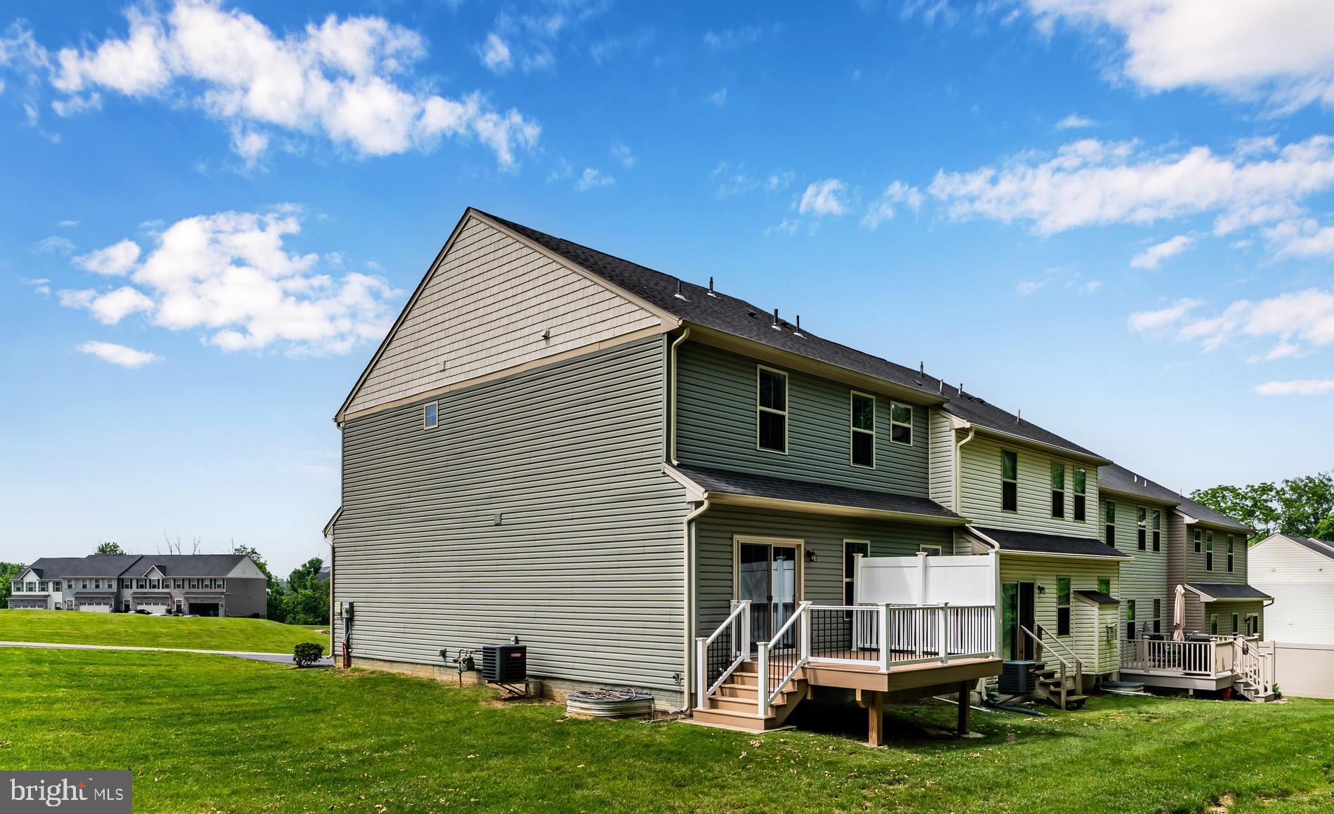 STRAY WINDS FARM - Residential