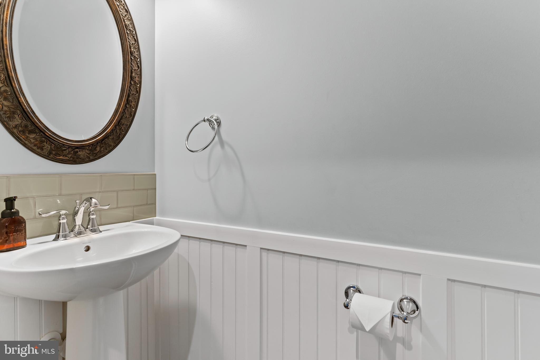 STRAY WINDS FARM - Residential