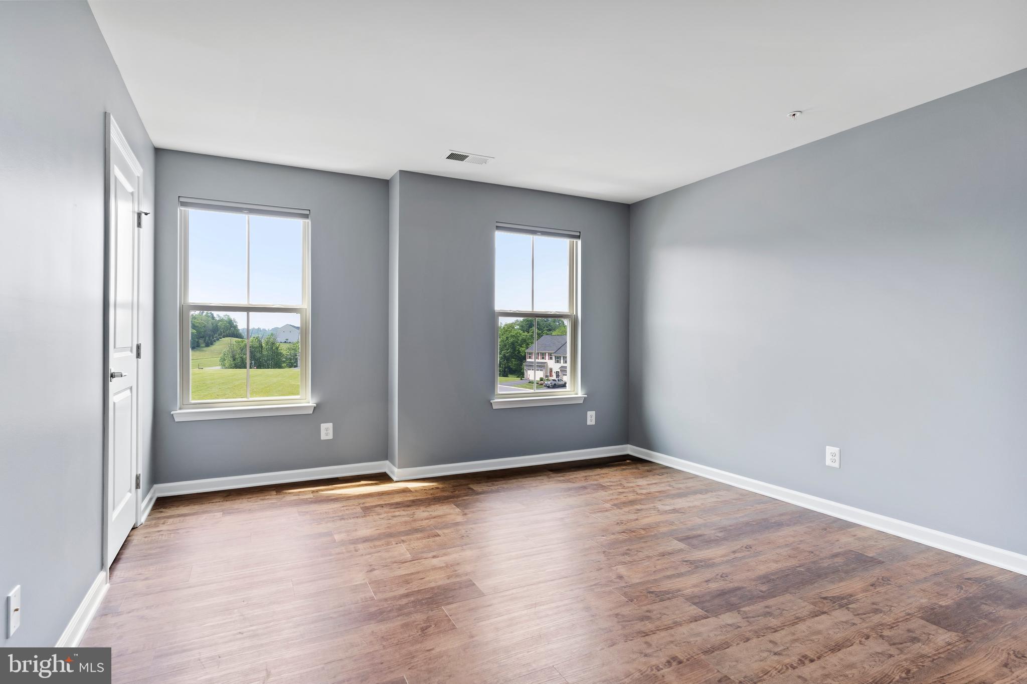 STRAY WINDS FARM - Residential