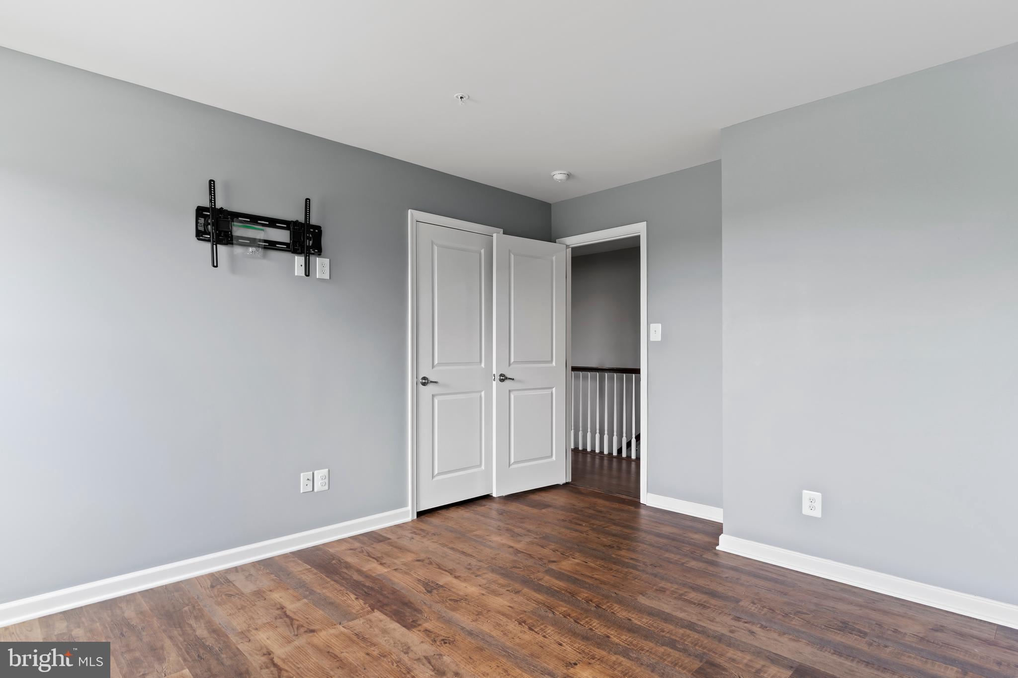 STRAY WINDS FARM - Residential