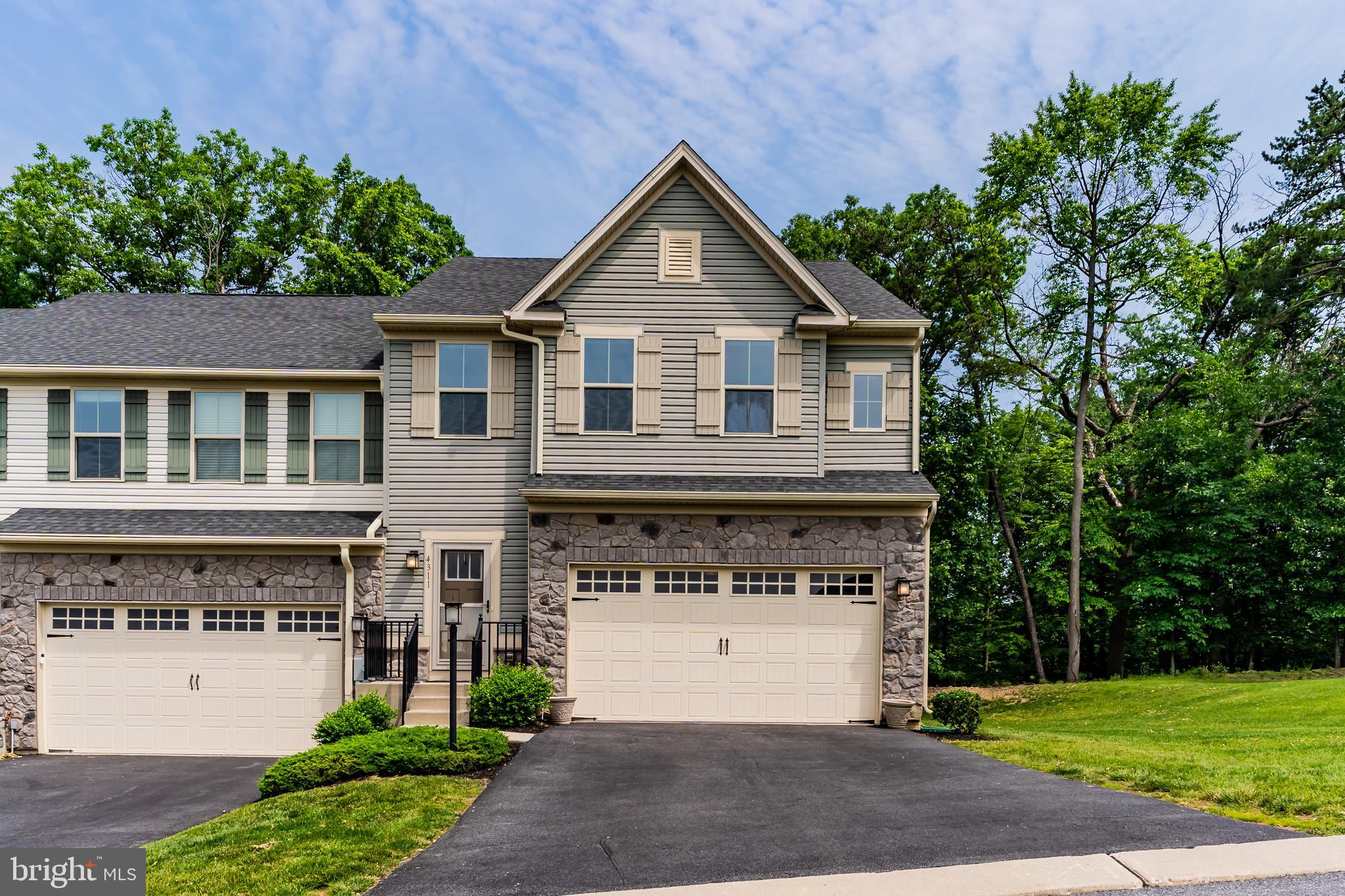 STRAY WINDS FARM - Residential