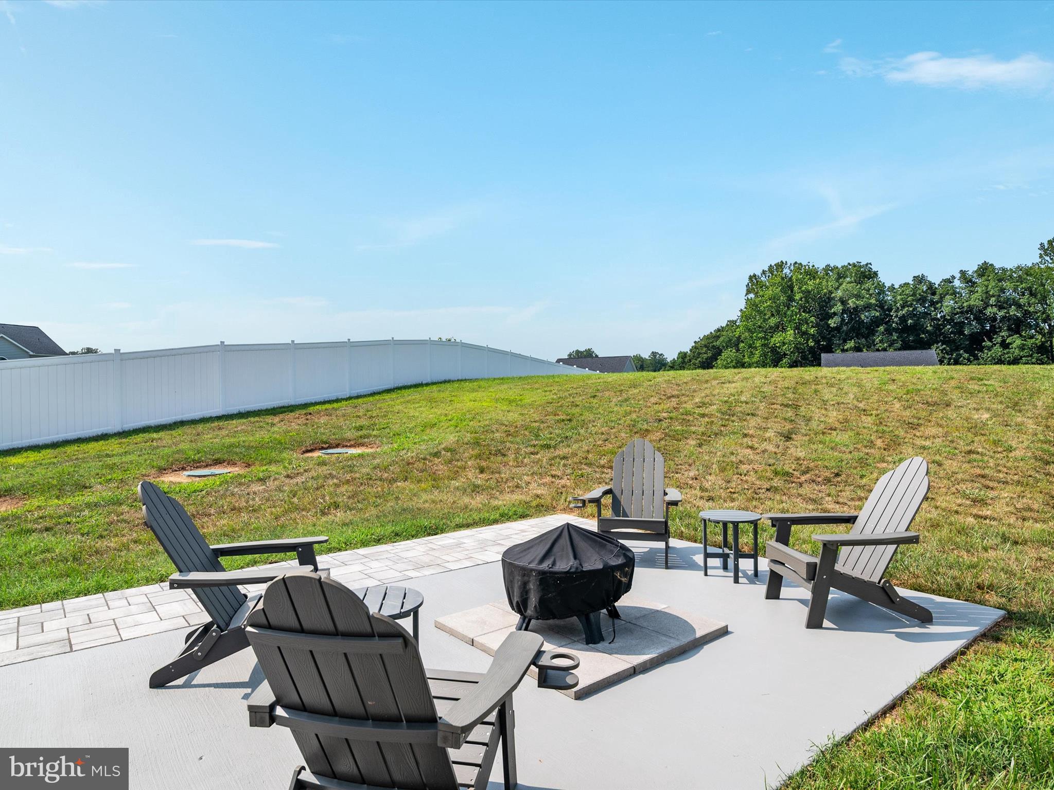 TWIN PONDS - Residential