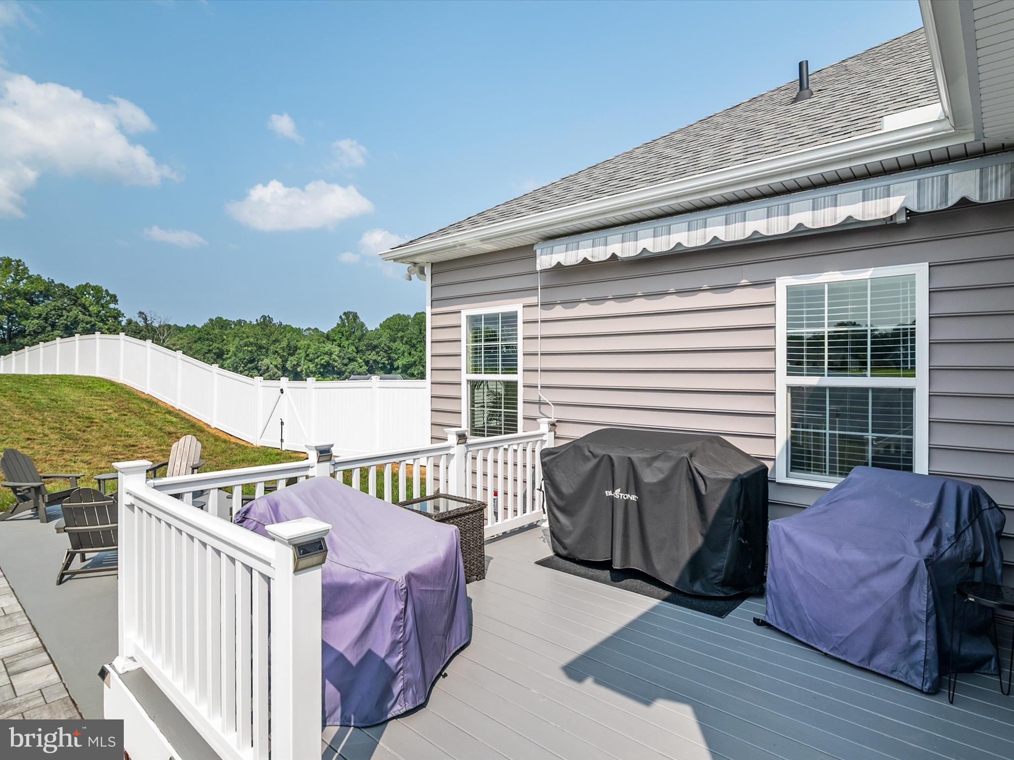 TWIN PONDS - Residential