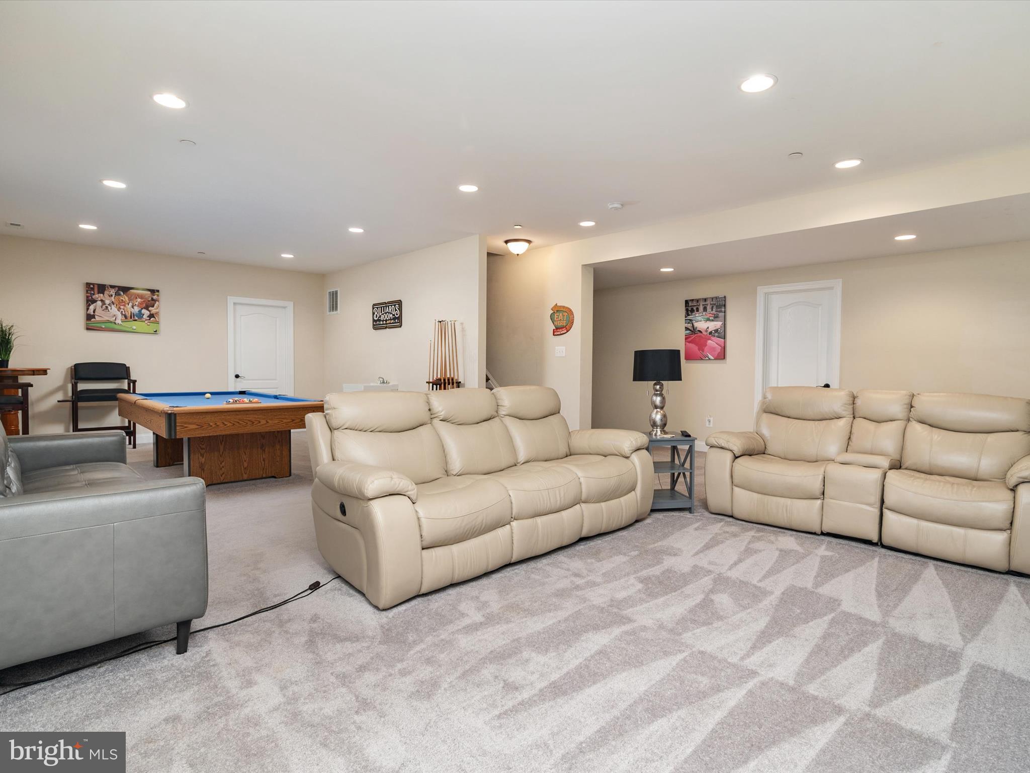 TWIN PONDS - Residential