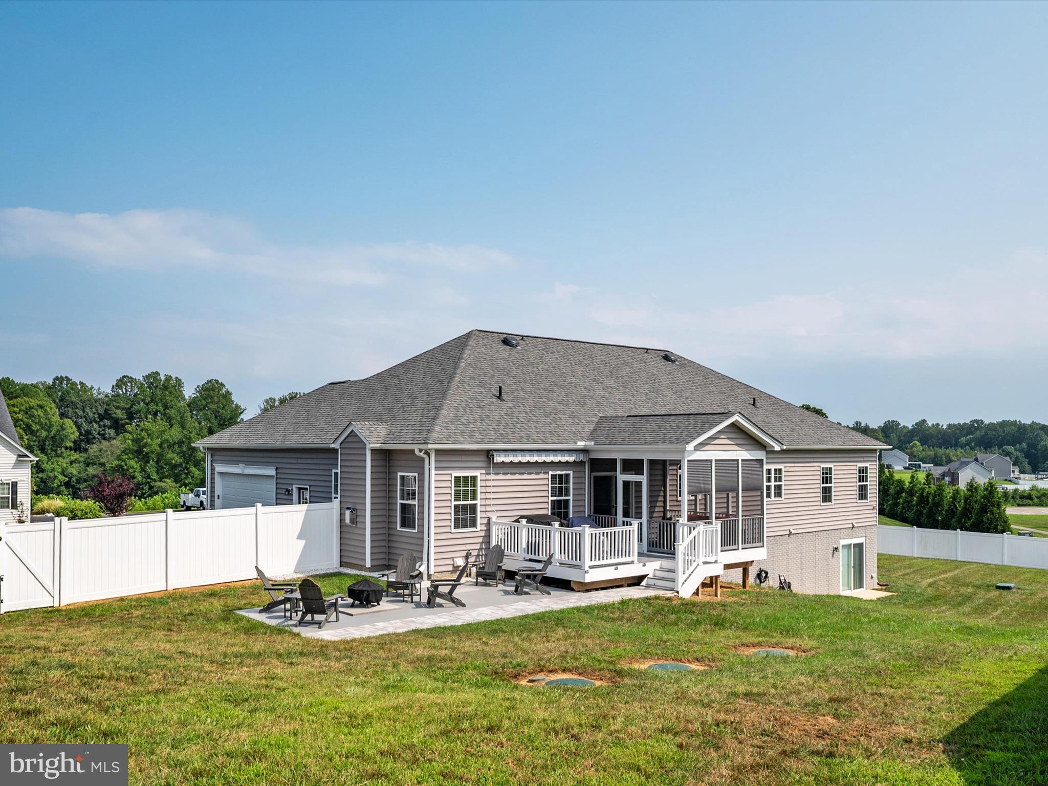 TWIN PONDS - Residential