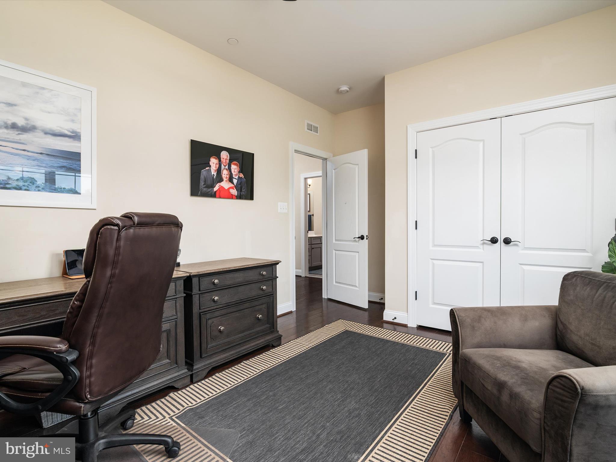 TWIN PONDS - Residential