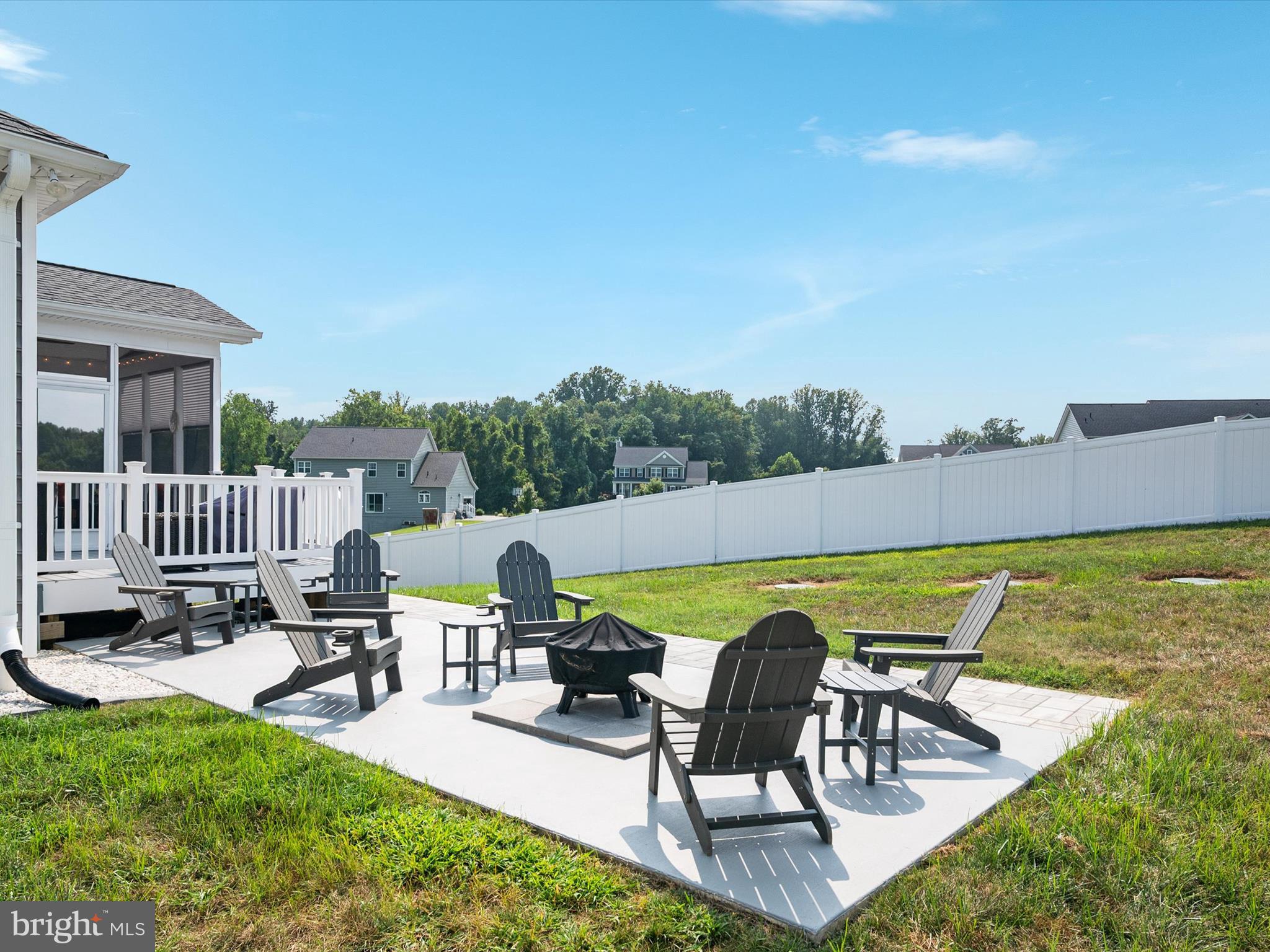 TWIN PONDS - Residential