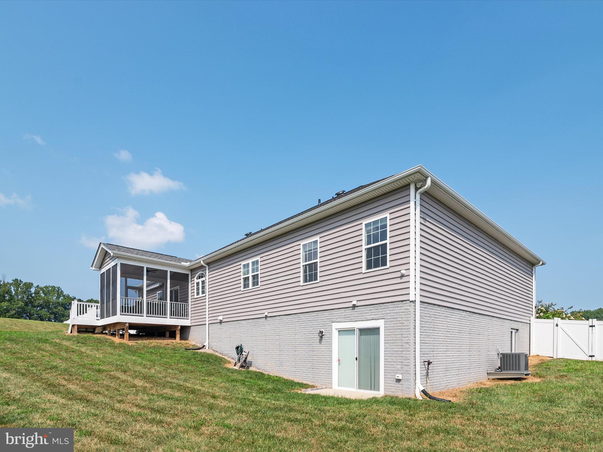 TWIN PONDS - Residential